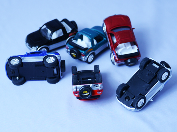 【プルバックカー】16種類　16個まとめ売り サドルバッグのサイズ考察、SとLどっち？ - BLUE LUG BLOG